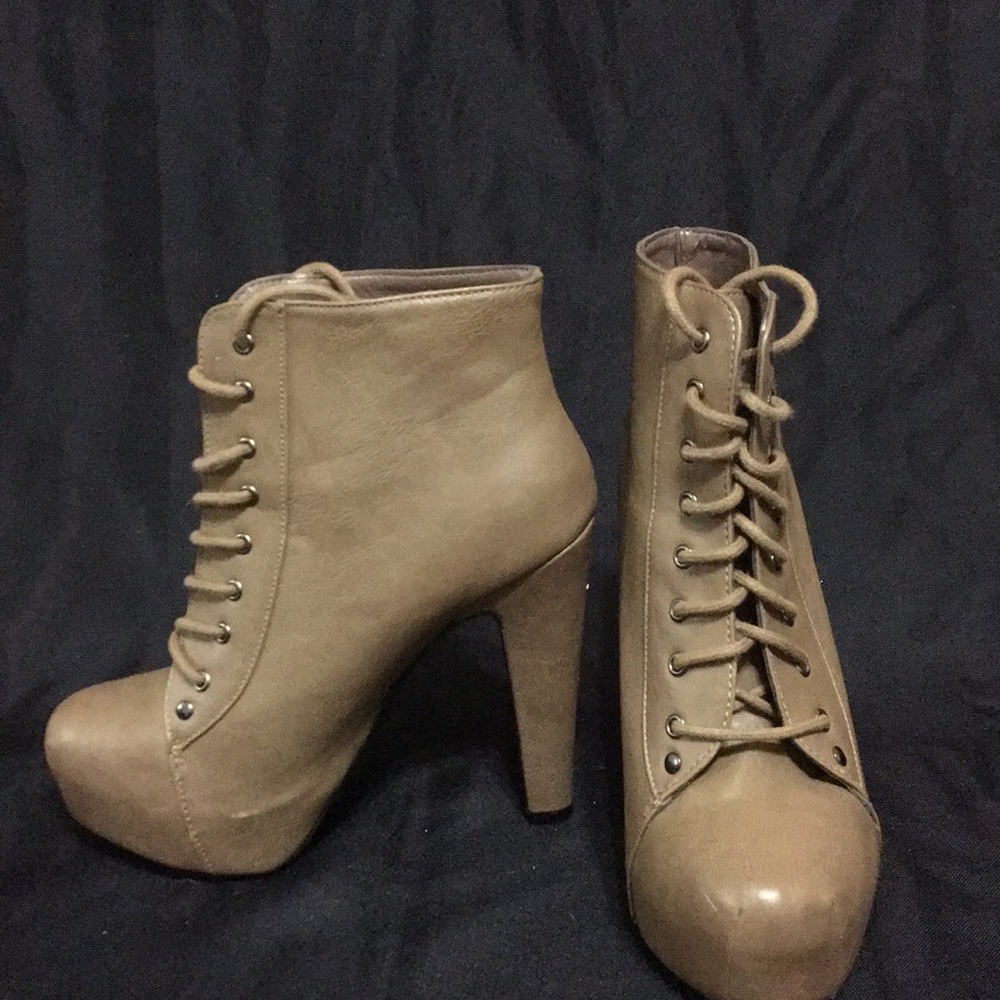 Heel boots
